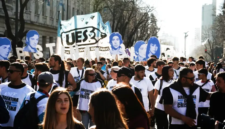 La marcha de "La Noche de los Lápices" volvió a enfrentar al kicillofismo con La Cámpora