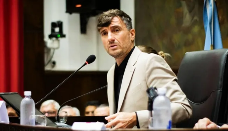 Denuncian e investigan al intendente Ghi por la presunta venta de una calle pública de Morón