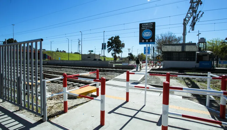 Mayra Mendoza presentó un proyecto para reforzar la prevención del suicidio en espacios ferroviarios