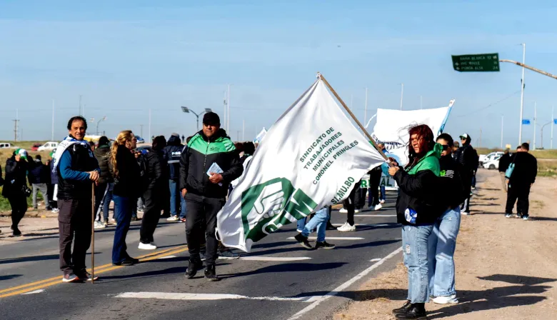Municipales asestan otra sensible estocada a Kicillof: corte, protesta y una queja que no cesa