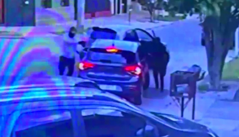 La banda de los "pasamontañas" emboscó a un chofer y le robó la herramienta de trabajo
