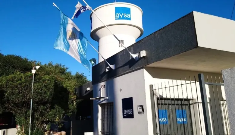 Privatización de AySA: dos consorcios avanzan en la disputa por el agua y las cloacas