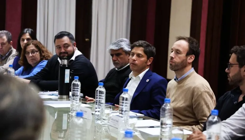 Tras múltiples pedidos de gremios bonaerenses, Kicillof cede y convoca a discutir paritarias a estatales
