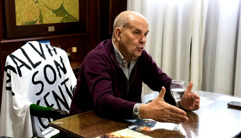 “Un 4 de copas de Morón”: con un tweet viejo, Zurro fulminó a Zabaleta por criticar a La Cámpora