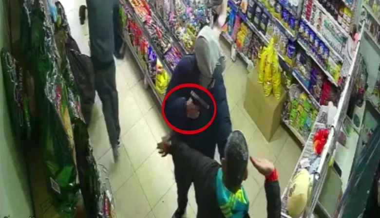 Encapuchados coparon un comercio y le robaron a un cliente en Lanús