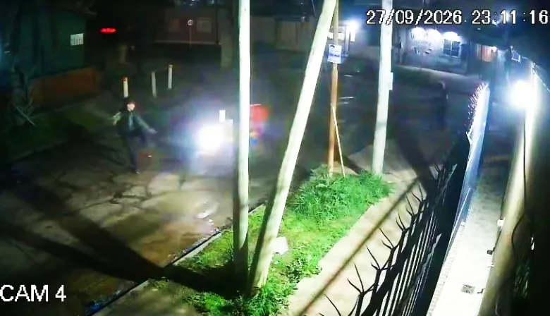 Robo de moto en José C. Paz: los emboscaron y con una patada voladora los arrojaron al pavimento