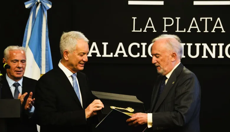 En la Semana de la Hispanidad: Alak distinguió al director de la Real Academia Española en La Plata