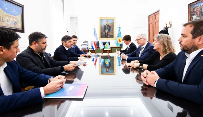 Kicillof se reunió con el embajador de Países Bajos y sigue armando su álbum internacional de cara a 2027
