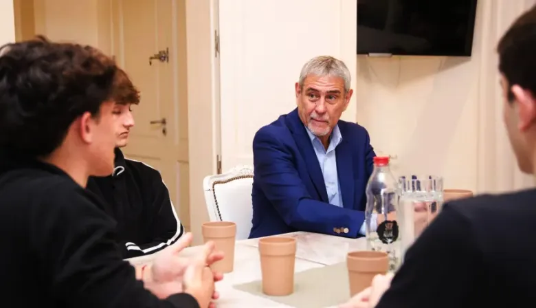 Con una propuesta sobre apuestas online y jóvenes, Ferraresi visitó Chivilcoy en modo candidato a gobernador