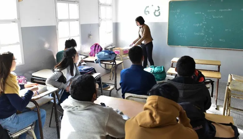 Proponen incorporar la educación financiera y tributaria a la Ley de Educación bonaerense