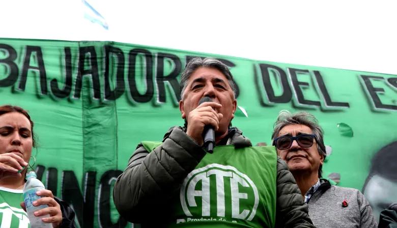 Caos y descontrol en La Plata: ATE salió a la calle y metió presión a Kicillof por los salarios