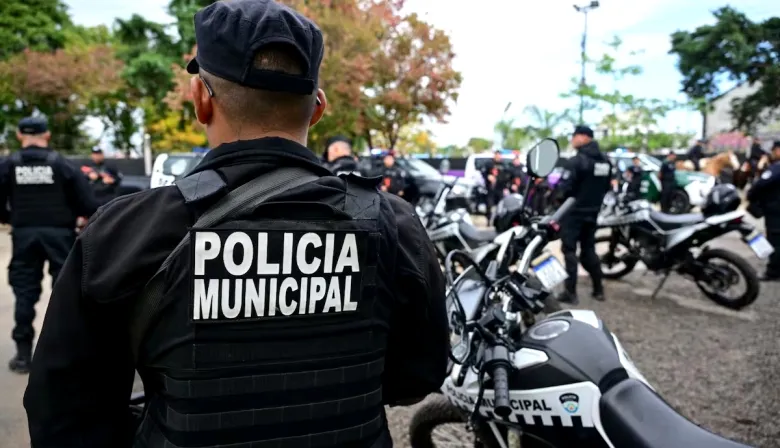“Maquillaje electoral”: Lanús aprobó la creación de una “Policía municipal”, pero pusieron en duda su legalidad