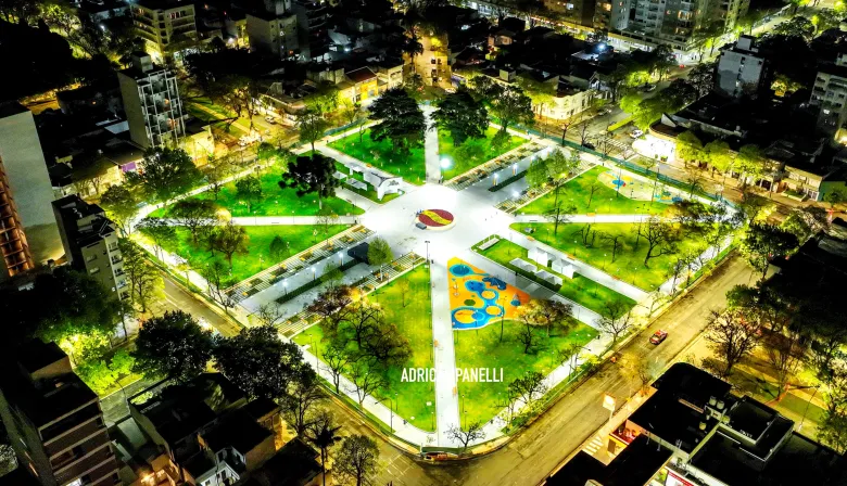 Renovación total: La Plata inauguró la nueva Plaza España con propuestas artísticas y musicales