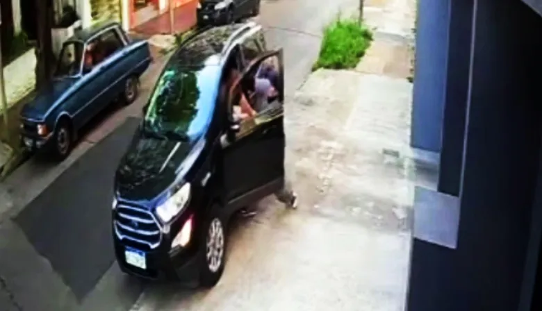 Un menor quedó en medio de otro robo automotor en Tres de Febrero