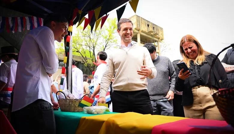 La Escuela Secundaria N° 2 realizó la 11° Feria de las Colectividades de San Vicente