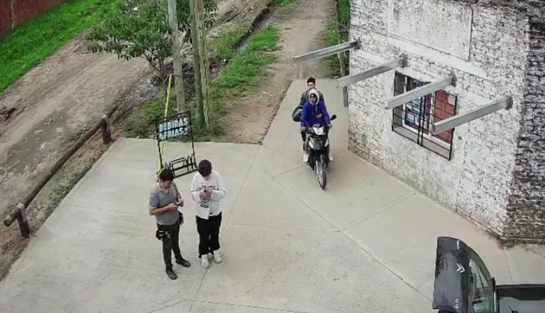 Hartos de los robos exigen que detengan a jóvenes motochorros en Paso del Rey