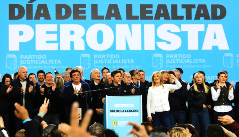 Día de la Lealtad: dirigentes ajenos se colaron en la foto de Kicillof y la banda del MDF