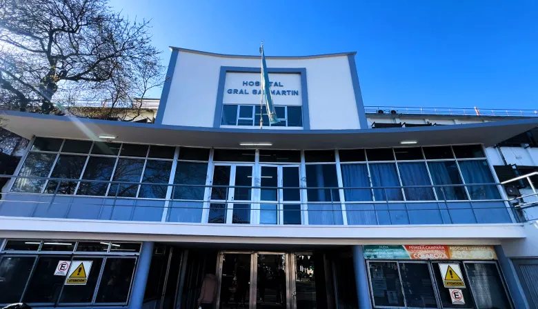 Derrumbe edilicio: se desprendió parte del techo del Hospital San Martín de La Plata