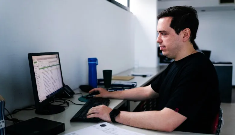 Almirante Brown articula al municipio, la industria y la universidad local para generar oportunidades de empleo