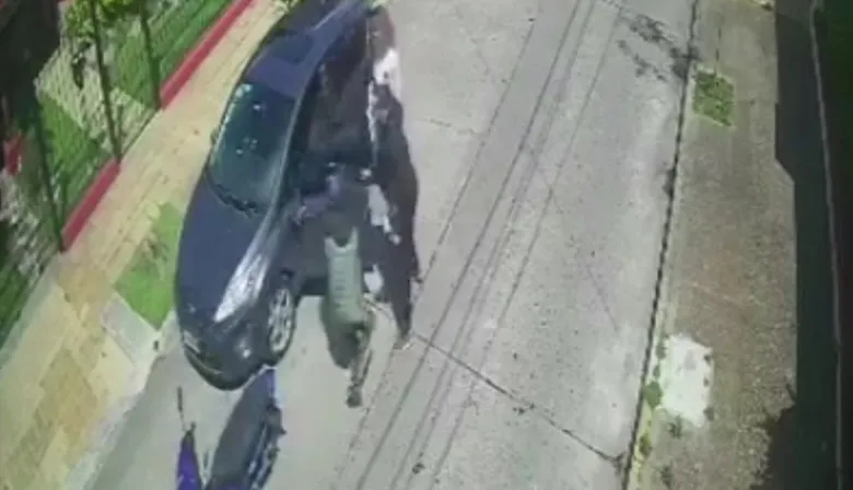La mala suerte en Merlo: motochorros asaltaron a una vecina y le robaron el auto en Padua