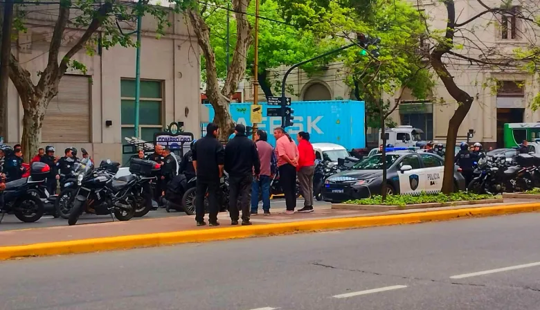 Impactante persecución para detener a un delincuente en Barracas