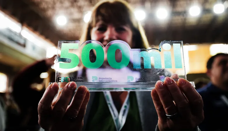 Desde La Plata, Kicillof entregó el microcrédito Nº500.000 del Banco Provincia