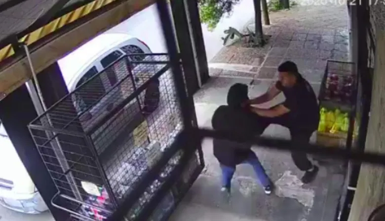 El VAR no vio nada: detuvo a un ladrón con una patada a lo Hrabina