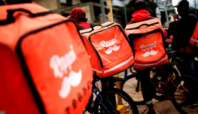 El proyecto de Kicillof para regular a empleados de Rappi, Glovo y Uber encara una instancia crucial en el Senado