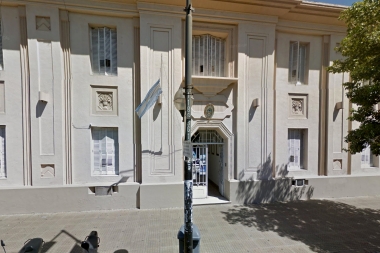 Por el escándalo de los sobres en la Departamental de La Plata, ordenan la detención de diez jefes policiales