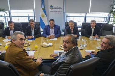 El Gobierno Nacional recibe a la CGT y busca frenar el paro convocado para el jueves