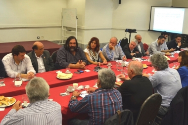 Con críticas, legisladores del FpV y el PJ se reunieron con la CTA para analizar el Presupuesto 2017