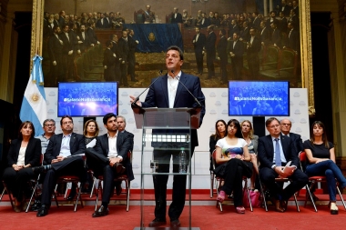 Massa presentó su proyecto de Ganancias, con “eje” en monotributistas y trabajadores