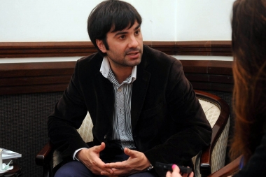 Se la jugó: Intendente de Castelli dará bono de fin de año de 5000 pesos