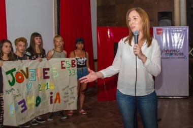 Vidal visitó el encuentro de Jóvenes y Memoria y se comprometió a pagar los traslados del año próximo