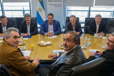 La CGT se reúne con el Gobierno para negociar una reforma al proyecto de Ganancias