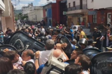 Desde el FpV repudian la represión en Jujuy durante la audiencia de Milagro Sala