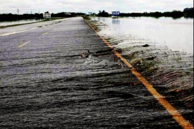 Después de las inundaciones, las rutas bonaerenses siguen cortadas por el avance del agua