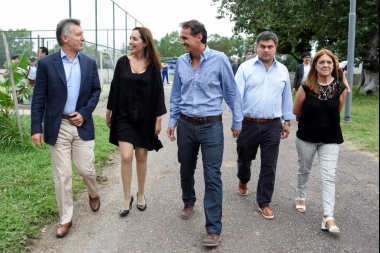Tres fotos en una semana: Macri camina junto a Vidal para levantar su imagen en la Provincia