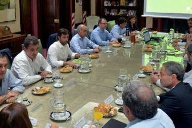 Sin Vidal, se reunió el Gabinete bonaerense para analizar las inundaciones