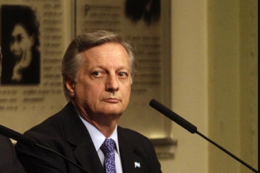 El ministro Aranguren informará en conferencia de prensa el nuevo cuadro tarifario de los servicios de electricidad