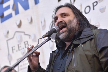 Baradel confirmó las amenazas a su familia y expresó:  "Quiero que investiguen quién manda estos mails"