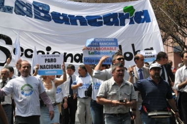 Los trabajadores bancarios extendieron el paro del viernes a 72 horas