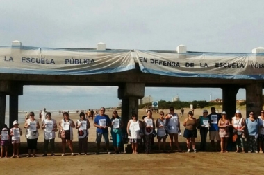 Sindicatos docentes se congregaron y apuntaron contra el Gobierno Provincial: “Basta de mentiras y simulación”