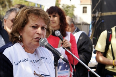 Gremio docente le respondió a Vidal por la idea de convocar a los voluntarios