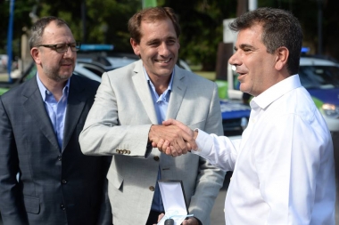 Ritondo entregó móviles policiales para distintas delegaciones de La Plata
