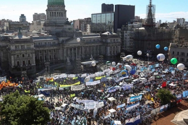 La CGT se moviliza y anuncia un paro general en protesta de las medidas económicas del Gobierno Nacional