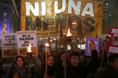 Mujeres inician un paro internacional contra los femicidios y la desigualdad de derechos