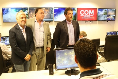 Massa asistió a la inauguración del Centro de Operaciones Municipales de General Las Heras