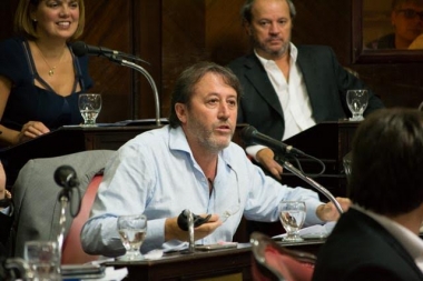 Senador del FpV se postuló en favor de las movilizaciones: “El peronismo tiene que estar en la calle, junto a la gente”