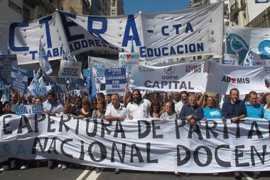 Judiciales se suman a la Marcha Federal Docente en reclamo de la paritaria nacional
